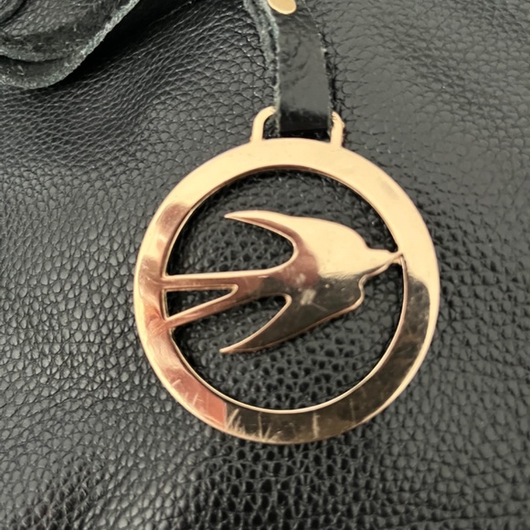 Black leather bag with gold accents and ‘swallow’/bird charm or labrl - Picture 5 of 7